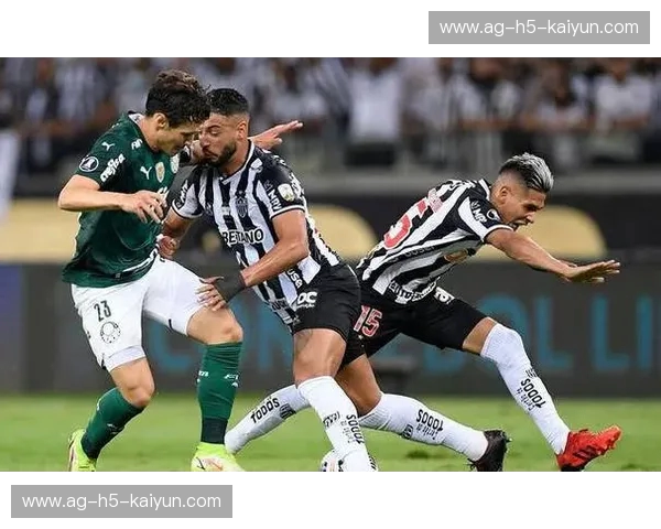 绿白与黑蓝的足球史诗：帕尔梅拉斯与科林蒂安的永恒德比